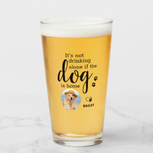 Het is niet alleen Drink als de hond thuis een aan Glas