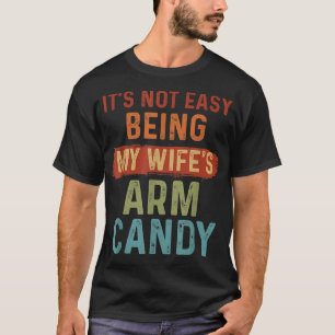 Het is niet makkelijk om de armversiering van mijn t-shirt