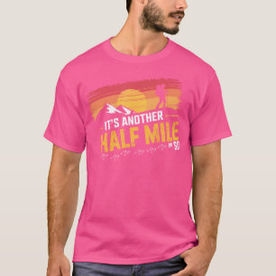 Het is nog een halve kilometer of zo grappig wande t-shirt