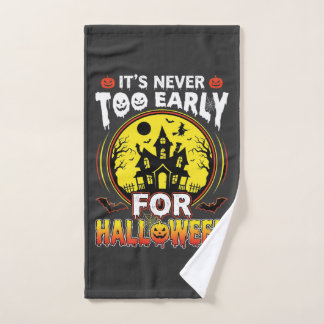 Het is nooit te vroeg voor een Halloween-spookhuis Handdoek