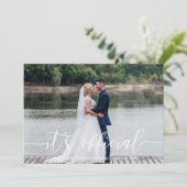 Het is officiële aankondiging van het huwelijk/huw (Staand voorkant)