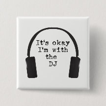 Het is oké dat ik bij de DJ sta in de deur en cabi