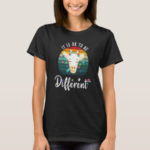 Het is oké om anders te zijn Schattige Giraffe Aut T-shirt