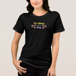 Het is oké om niet oké te zijn Mental Health Quote Tri-Blend Shirt