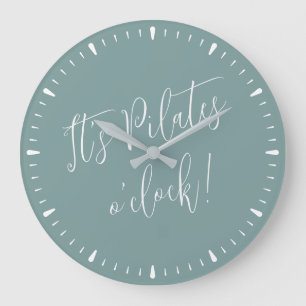 Het is Pilates O' Clock Fun Green Script Wall Cloc Grote Klok
