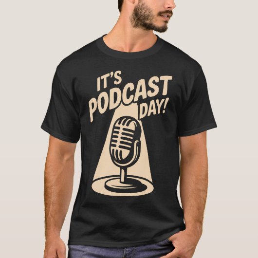 Het is Podcast-dag Microfoon Contentmaker Show Po T-shirt (Voorkant)
