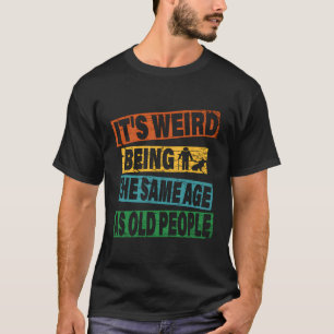 Het is raar om even oud te zijn als oude mensen Sa T-shirt