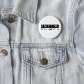 Het is ronde button 5,7 cm (In situ)