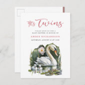 Het is Twins Elegant Roze Script Swan Baby shower Uitnodiging Briefkaart (Voorkant / Achterkant)