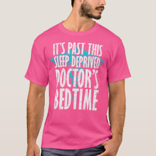 Het is voorbij deze slaap beroofd dokter's bedtijd t-shirt