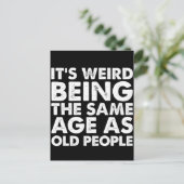 Het is vreemd dat het dezelfde leeftijd heeft als briefkaart (Staand voorkant)