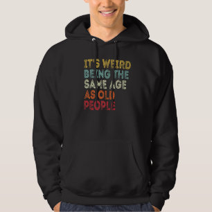 Het is vreemd dat het dezelfde leeftijd heeft als  hoodie