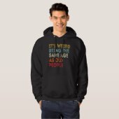 Het is vreemd dat het dezelfde leeftijd heeft als  hoodie (Voorkant volledig)
