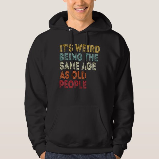Het is vreemd dat het dezelfde leeftijd heeft als  hoodie (Voorkant)