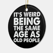 Het is vreemd dat het dezelfde leeftijd heeft als keramisch ornament (Links)