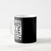 Het is vreemd dat het dezelfde leeftijd heeft als  koffiemok (Voorkant links)