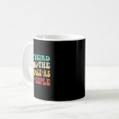 Het is vreemd dat het dezelfde leeftijd heeft als  koffiemok (Voorkant links)
