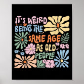 Het is vreemd dat het dezelfde leeftijd heeft als poster (Voorkant)