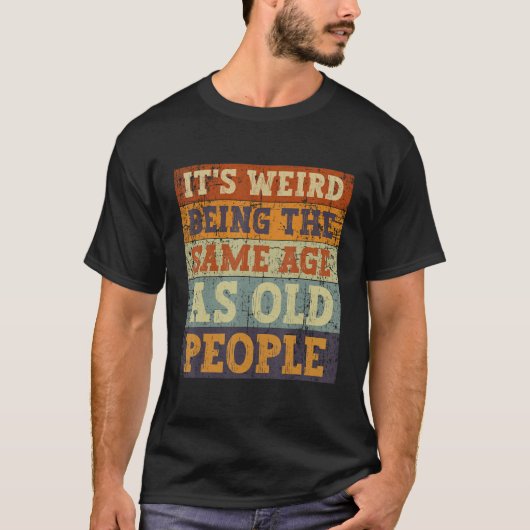 Het is vreemd dat het dezelfde leeftijd heeft als t-shirt (Voorkant)
