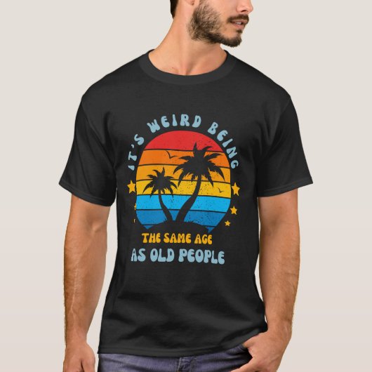 Het is vreemd dat het dezelfde leeftijd heeft als  t-shirt (Voorkant)