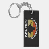 Het is vreemd om dezelfde leeftijd te hebben als o sleutelhanger (Voorkant Links)