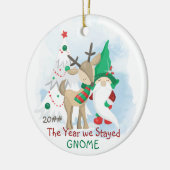 Het jaar waarop we thuiskerst bleven keramisch ornament (Links)