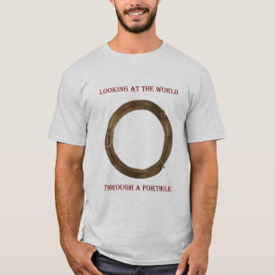 Het kijken door het shirt van de patrijspoortkleur