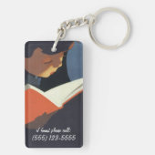 Het  Kind dat een Boek van de Bibliotheek leest Sleutelhanger (achterkant)