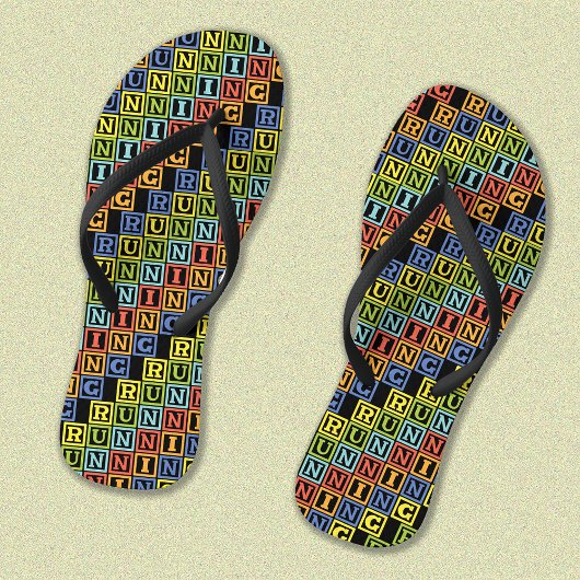 Het kleurrijke patroon van de letters teenslippers