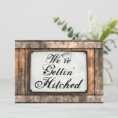 Het krijgen van gehitte Rustic Wood Wedding Uitnod Kaart (Staand voorkant)
