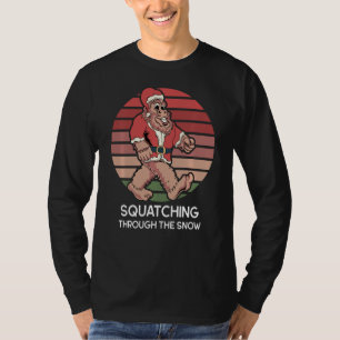 Het kruipen door de sneeuw Funny Sasquatch Christu T-shirt