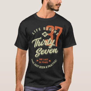 Het leven begint bij 37 Birthday Gift T-shirt