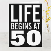 Het leven begint bij 50 leuke verjaardagsfeestjes  kaart (Gele Bloem)