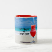 Het leven begint bij pensionering, tweekleurige koffiemok (Center)