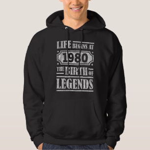 Het leven begint in 1980 met de geboorte van de Le Hoodie