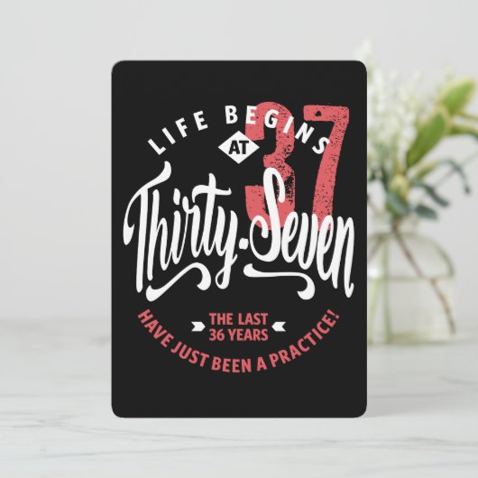 Het leven begint op 37 uur | 37e verjaardag kaart (Staand voorkant)