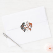 Het leven gaat over evenwicht. Twee koi- en waterl Ronde Sticker (Envelop)