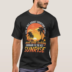 Het leven in de zomer gaat over elke zonsondergang t-shirt