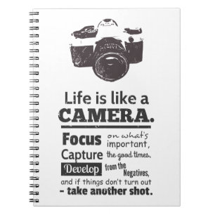 Het leven is als een camera citaat, Zwarte Grunge Notitieboek