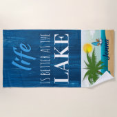 Het leven is beter bij Lake Blue Wood Personalized Strandlaken (Voorkant)