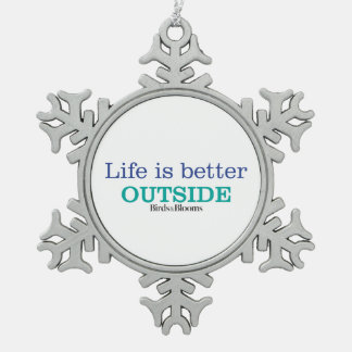 Het leven is beter buiten tin sneeuwvlok ornament