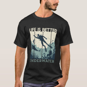 Het leven is beter in de duikduver onder water t-shirt