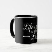 **HET LEVEN IS BETER IN DE WEG** OP DEZE KOOL MOK (Voorkant links)