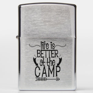 Het leven is beter in het kamp Zippo Lighter