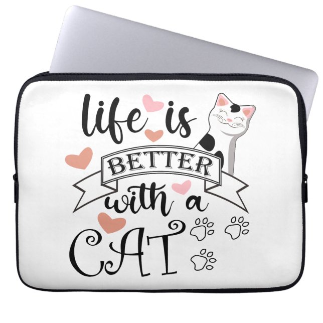Het leven is beter met een Cat quote slogan Laptop Sleeve (Voorkant)