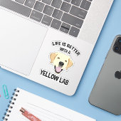 Het leven is beter met een geel lab sticker (Laptop met iPhone)