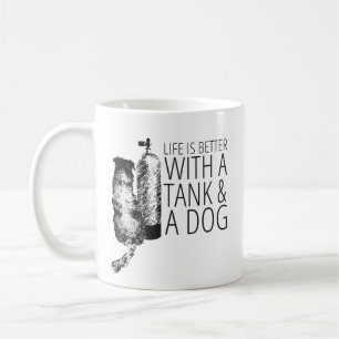 Het leven is beter met een tank en een hond Mok