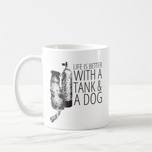 Het leven is beter met een tank en een hond Mok (Links)