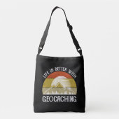 Het leven is beter met geocaching crossbody tas (Achterkant)