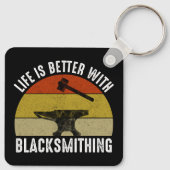 Het leven is beter met smeden sleutelhanger (Achterkant)